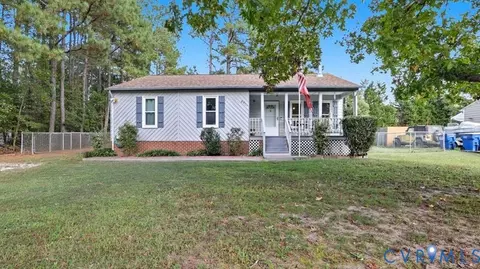 8901 Firethorne Ln, North Chesterfield, VA 23237