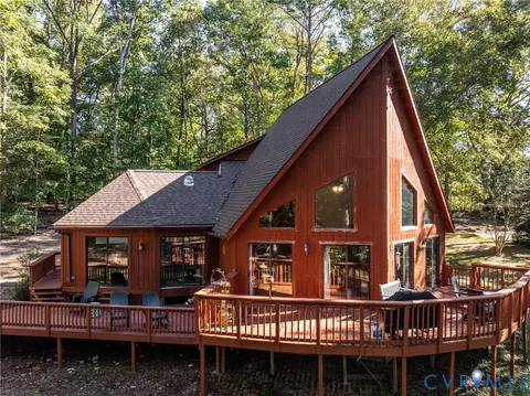 7399 Club Dr, Quinton, VA 23141