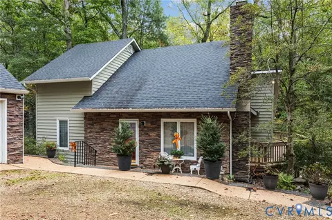 Exterior - 3209 Shadow Oaks Rd, Midlothian, VA 23112 photo 2 of 14