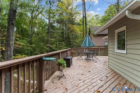 Exterior - 3209 Shadow Oaks Rd, Midlothian, VA 23112 photo 4 of 14