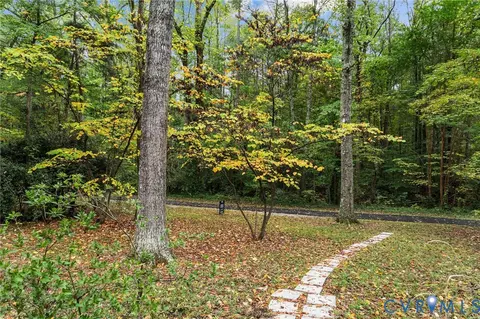 Exterior - 3209 Shadow Oaks Rd, Midlothian, VA 23112 photo 11 of 14