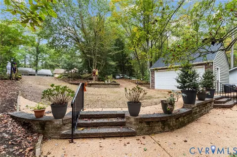 Exterior - 3209 Shadow Oaks Rd, Midlothian, VA 23112 photo 3 of 14