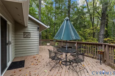 Exterior - 3209 Shadow Oaks Rd, Midlothian, VA 23112 photo 7 of 14
