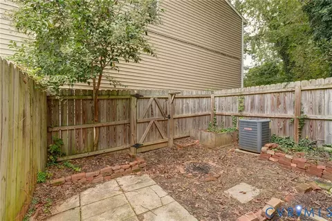 Exterior - 818 Spring St, Richmond, VA 23220 photo 5 of 9