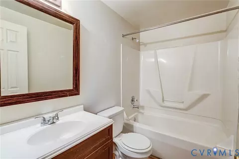 Bath - 818 Spring St, Richmond, VA 23220 photo 1 of 1