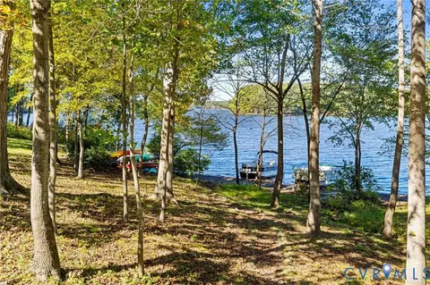31 Spinnaker Cove Dr, Midlothian, VA 23112