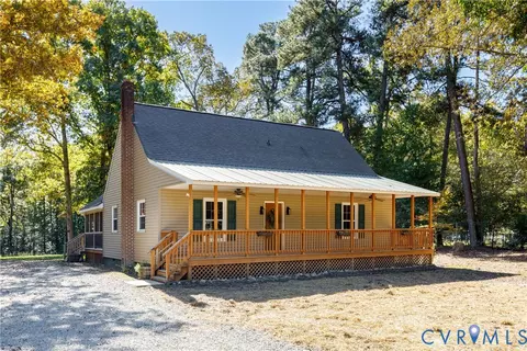 18015 James River Dr, Disputanta, VA 23842