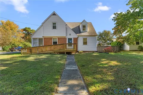 704 Essex St, Tappahannock, VA 22560