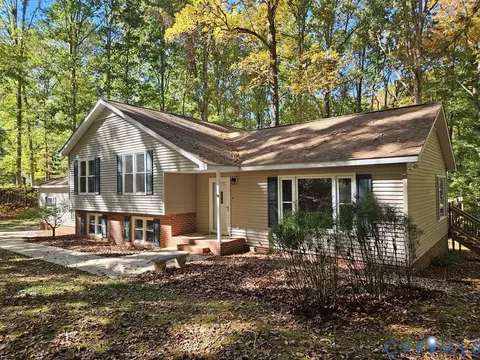 1503 Shields Cir, Farmville, VA 23901