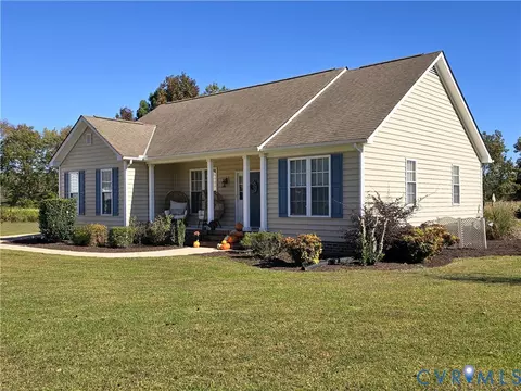68 Fitzhugh St, White Stone, VA 22578