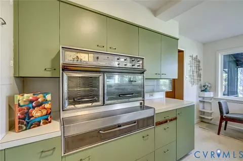 Kitchen - 8801 Riverside Dr, Richmond, VA 23235 photo 2 of 3