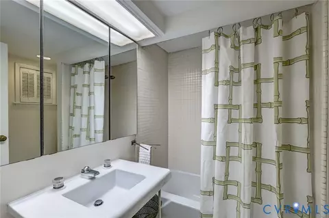 Bath - 8801 Riverside Dr, Richmond, VA 23235 photo 2 of 3