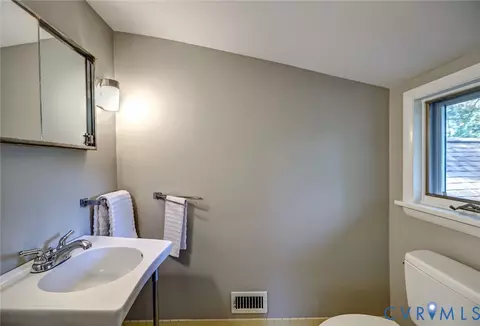 Bath - 8801 Riverside Dr, Richmond, VA 23235 photo 3 of 3