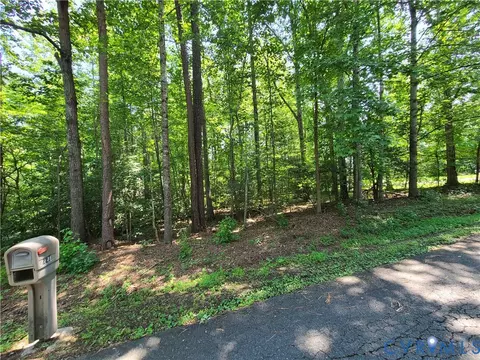 226 Sea Cliff Dr, Ruther Glen, VA 22546