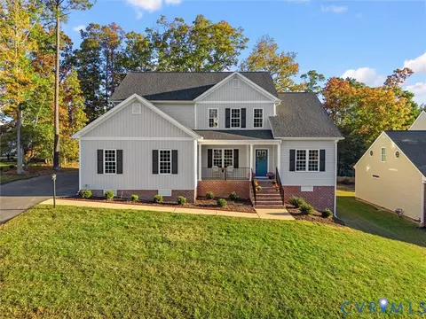 9018 Mahogany Dr, Midlothian, VA 23112