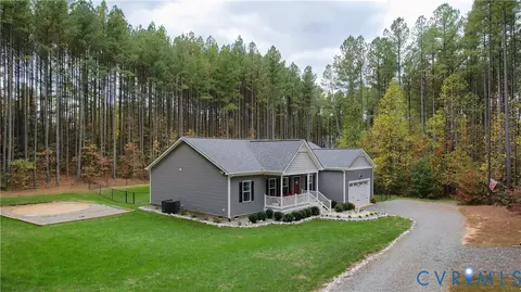 4875 Kimber Ln, Gum Spring, VA 23065 photo 5