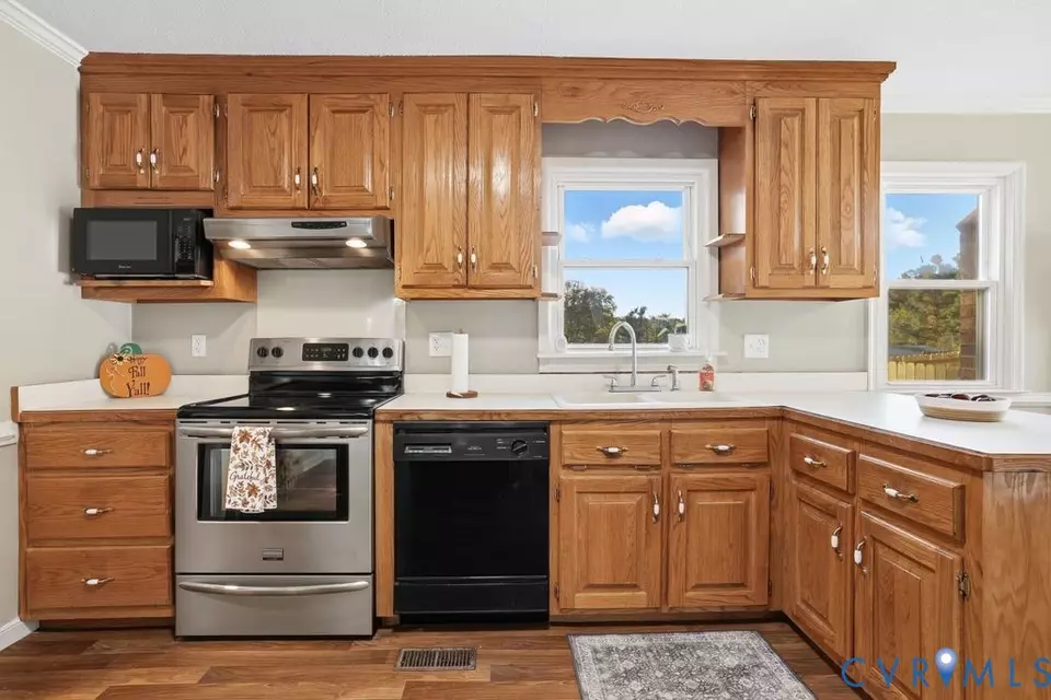 Kitchen - 1601 Holly Hills Rd, Powhatan, VA 23139 photo 3 of 3