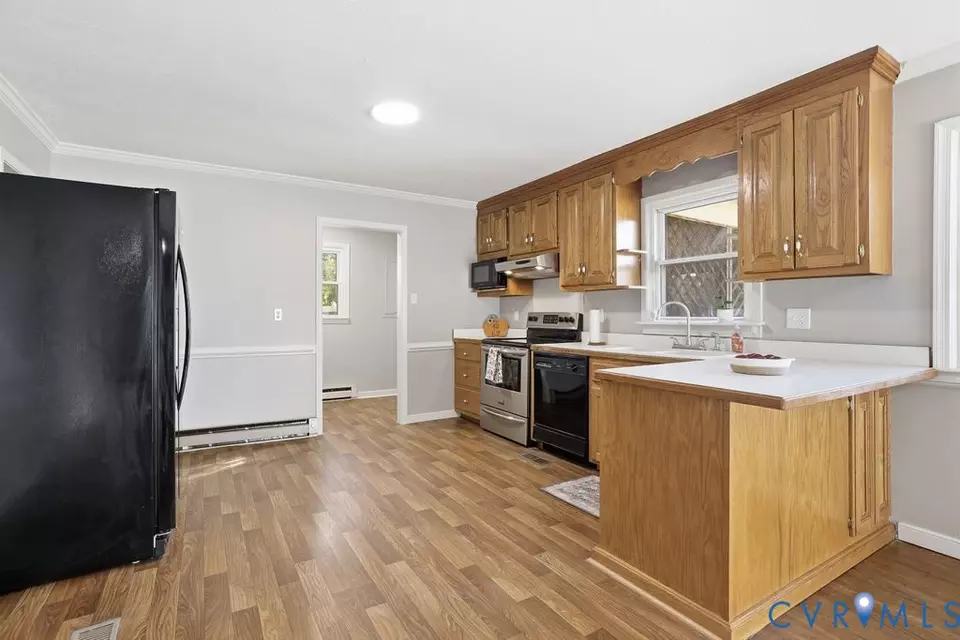Kitchen - 1601 Holly Hills Rd, Powhatan, VA 23139 photo 2 of 3