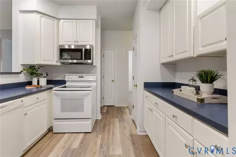 Entry Way - 1726 Pulliam St, North Chesterfield, VA 23235 photo 2 of 3