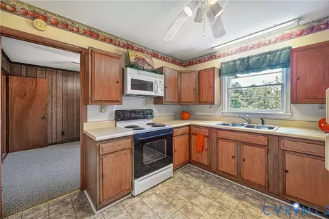 21 Browns Point Ln, Bumpass, VA 23024 photo 32