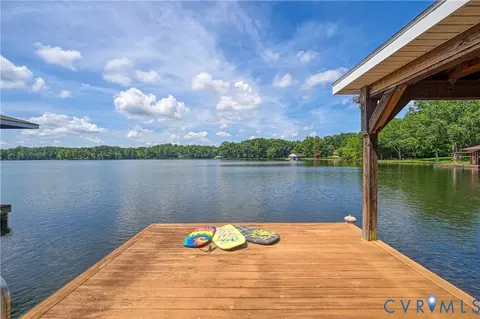 21 Browns Point Ln, Bumpass, VA 23024 photo 2