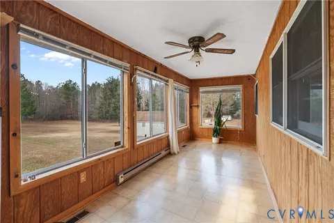 Exterior - 927 E Courthouse Rd, Blackstone, VA 23824 photo 3 of 6