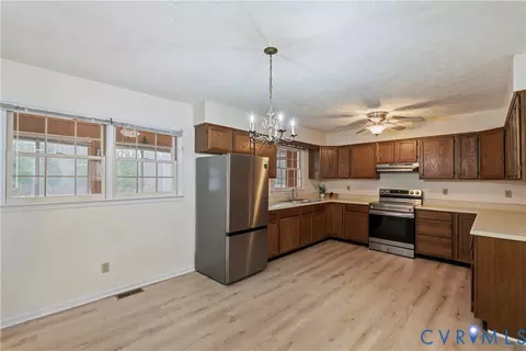 Kitchen - 927 E Courthouse Rd, Blackstone, VA 23824 photo 3 of 3