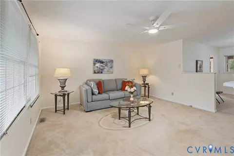 Living - 927 E Courthouse Rd, Blackstone, VA 23824 photo 2 of 2