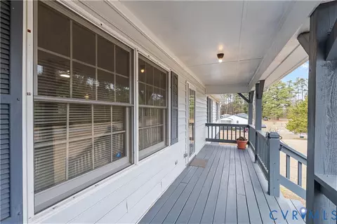 Exterior - 927 E Courthouse Rd, Blackstone, VA 23824 photo 6 of 6