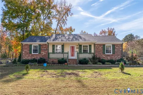1124 Collingwood Dr, Hopewell, VA 23860