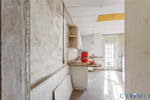 Entry Way - 3105 E Broad St, Richmond, VA 23223 photo 5 of 11