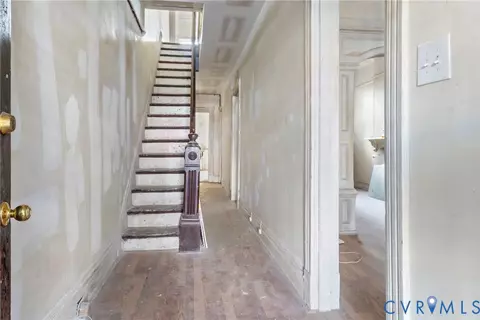 Entry Way - 3105 E Broad St, Richmond, VA 23223 photo 2 of 11
