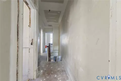 Entry Way - 3105 E Broad St, Richmond, VA 23223 photo 9 of 11