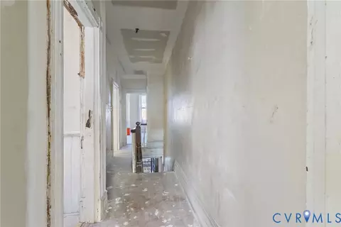 Entry Way - 3105 E Broad St, Richmond, VA 23223 photo 8 of 11