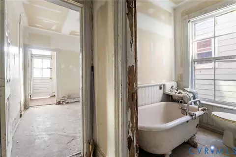 Entry Way - 3105 E Broad St, Richmond, VA 23223 photo 11 of 11