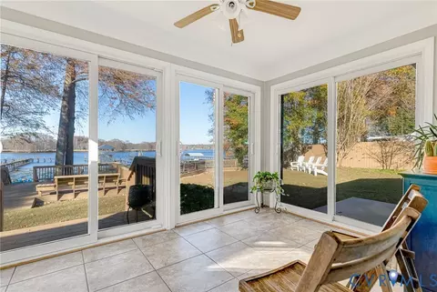 700 W Riverside Dr, Lanexa, VA 23089 photo 17