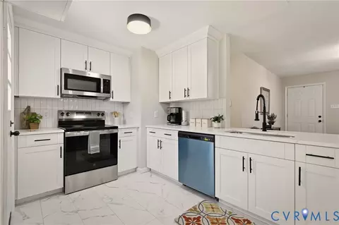 9814 Thacker Ln, Fairfield, VA 23228 photo 4