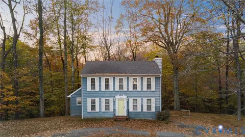 1601 Butternut Dr, Hopewell, VA 23860