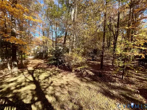 Exterior - 5617 Chatmoss Rd, Midlothian, VA 23112 photo 3 of 4