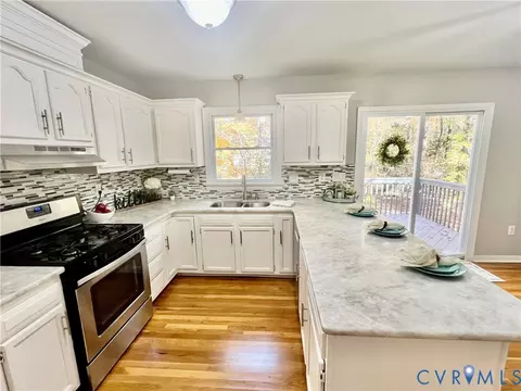 Kitchen - 5617 Chatmoss Rd, Midlothian, VA 23112 photo 3 of 5