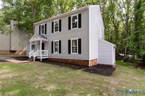 Exterior - 14011 Turtle Hill Rd, Midlothian, VA 23112 photo 2 of 10