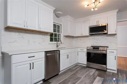 Kitchen - 14011 Turtle Hill Rd, Midlothian, VA 23112 photo 3 of 4