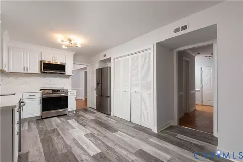 Kitchen - 14011 Turtle Hill Rd, Midlothian, VA 23112 photo 2 of 4