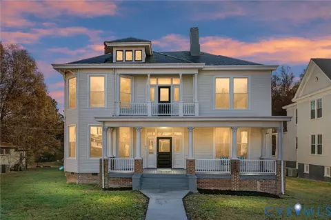 511 S Main St, Blackstone, VA 23824