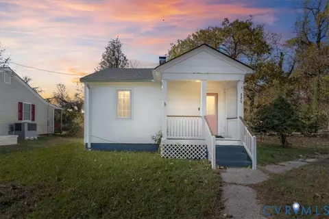 226 Mecklenburg St, Petersburg, VA 23803