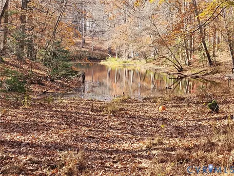 153 Deer Trl, Aylett, VA 23009