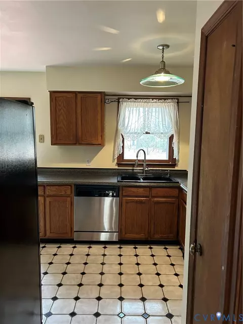 358 Edgar Ln, Elberon, VA 23846 photo 4