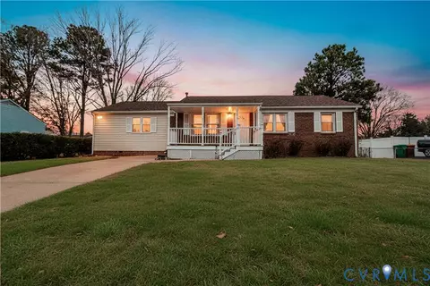 649 Bradford Ln, Petersburg, VA 23805
