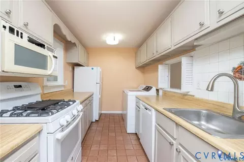 Kitchen - 11714 S Briar Patch Dr, Midlothian, VA 23113 photo 2 of 2