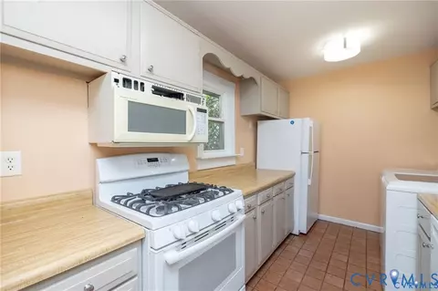Kitchen - 11714 S Briar Patch Dr, Midlothian, VA 23113 photo 1 of 2